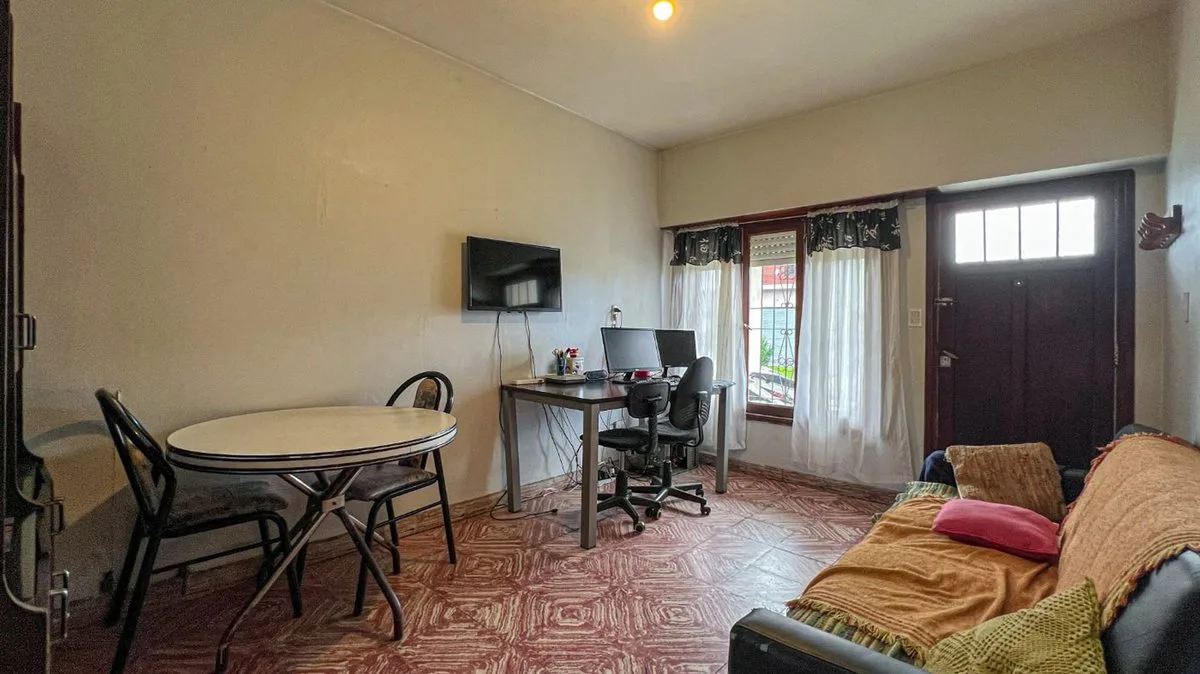 VENTA Casa en bloque 3 ambientes Quincho Las lilas foto 3