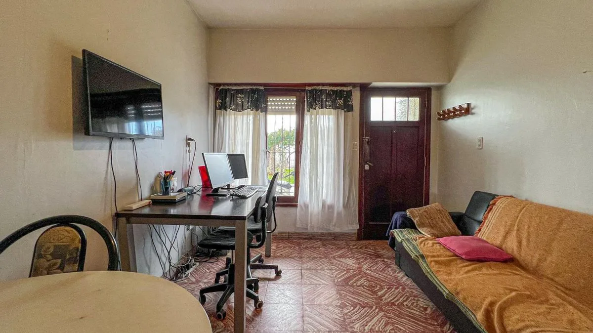 VENTA Casa en bloque 3 ambientes Quincho Las lilas foto 4