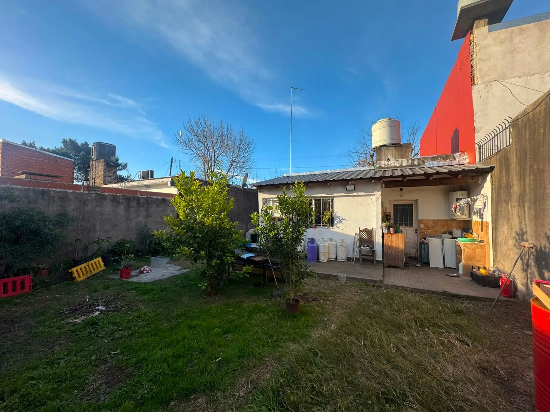 CASA EN VENTA LLAVALLOL 3 AMBIENTES A REFACCIONAR foto 2