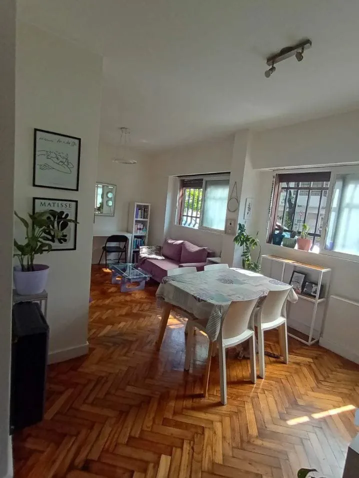 Se vende un hermoso departamento de 2 ambientes, luminoso con patio - Apto Crédito foto 2