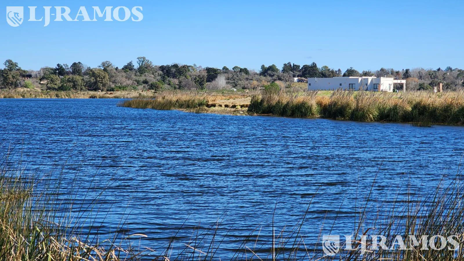 Terreno a la laguna con amarra en venta en el Naudir, Escobar foto 2