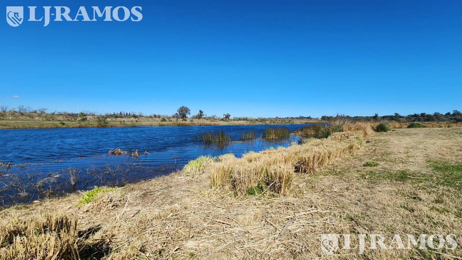 Terreno a la laguna con amarra en venta en el Naudir, Escobar foto 3