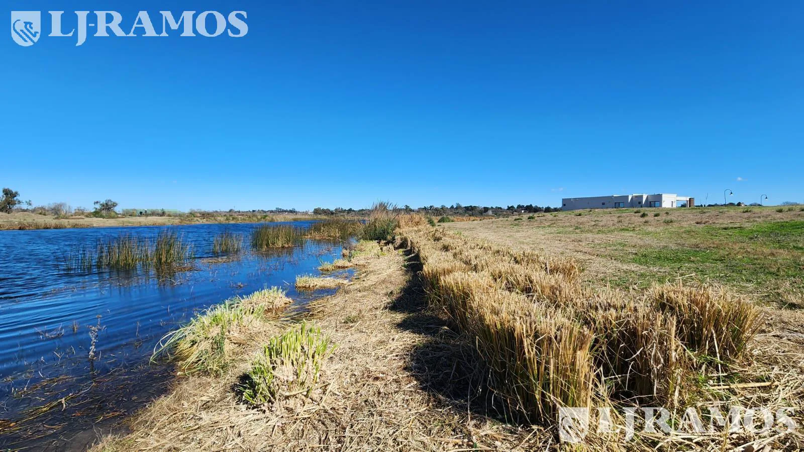 Terreno a la laguna con amarra en venta en el Naudir, Escobar foto 5