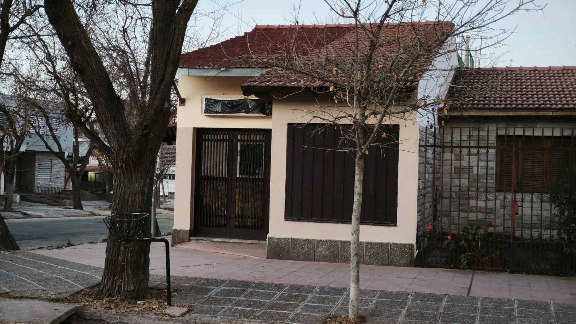 EXCELENTE PROPIEDAD ESQUINA CASA Y LOCAL COMERCIAL foto 3