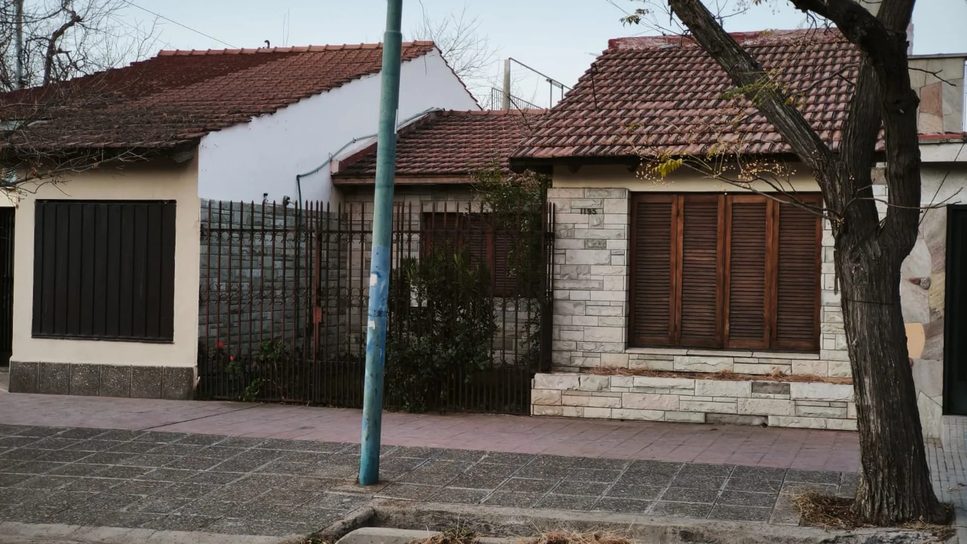 EXCELENTE PROPIEDAD ESQUINA CASA Y LOCAL COMERCIAL foto 4