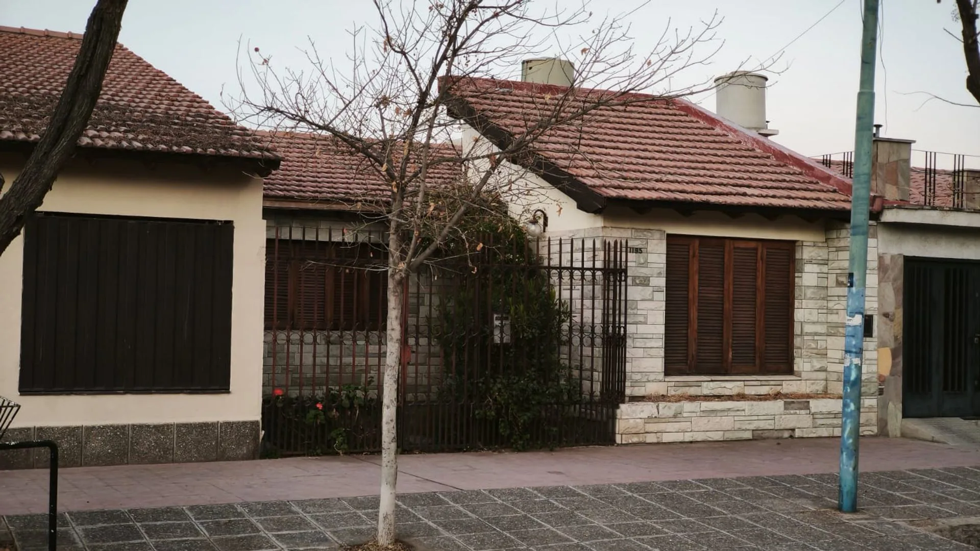 EXCELENTE PROPIEDAD ESQUINA CASA Y LOCAL COMERCIAL foto 5