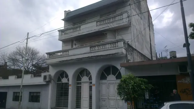 EXCELENTE PROPIEDAD EN FLORESTA 5 AMBIENTES CON DEPENDENCIA AV DIRECTORIO 3579