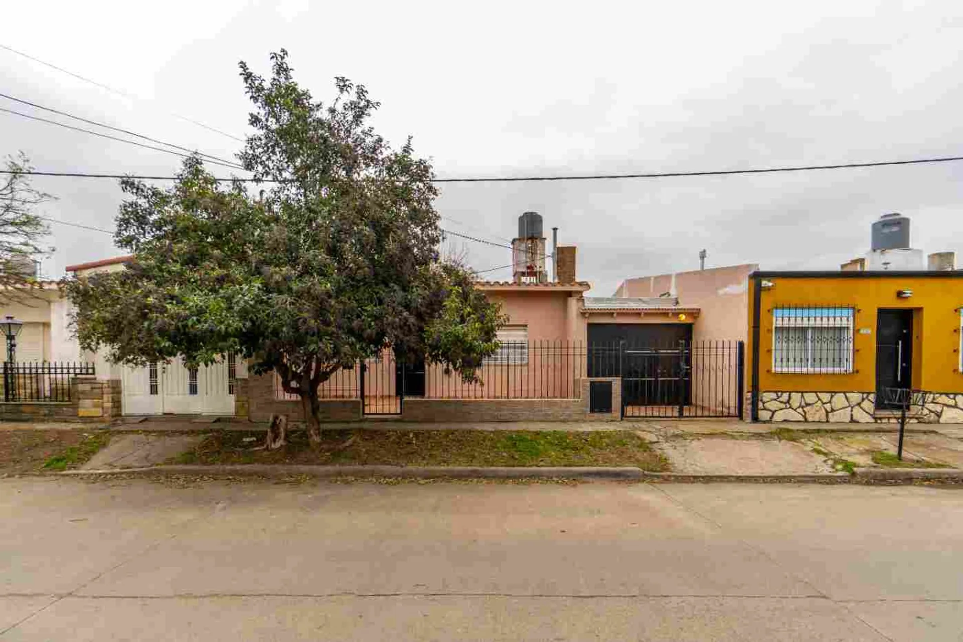 Hermosa casa de 2 dormitorios en Ciudad Atlántida foto 2