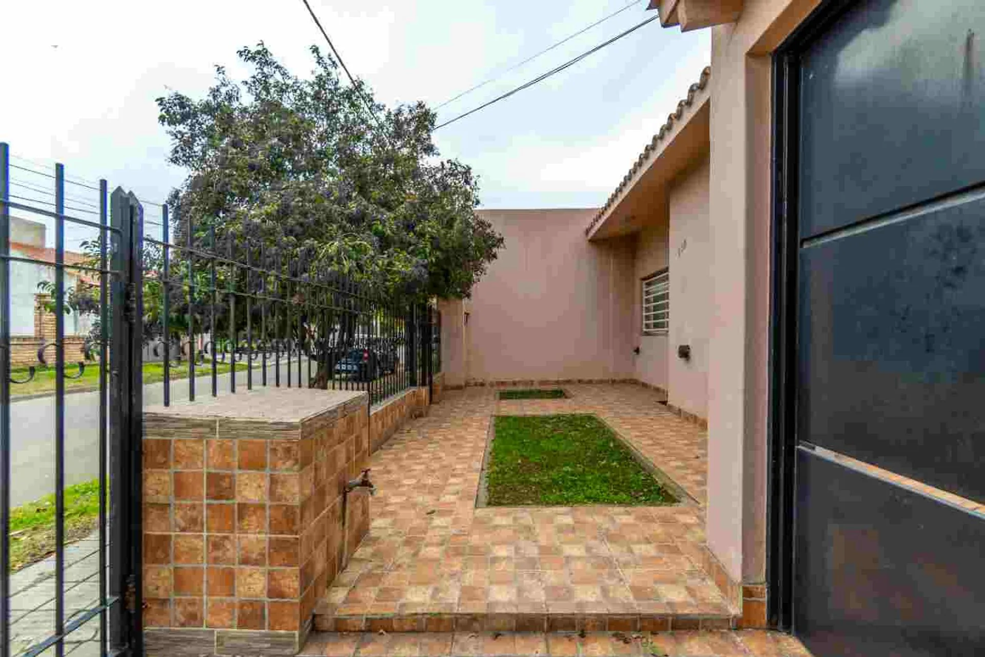 Hermosa casa de 2 dormitorios en Ciudad Atlántida foto 3