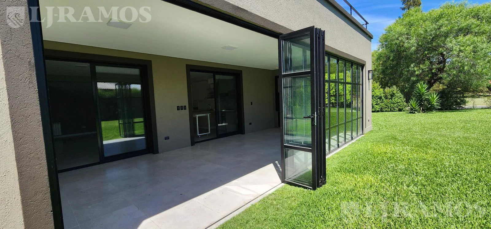 CASA EN ALQUILER SIN MUEBLES. LOTE INTERNO. IMPECABLE. foto 3