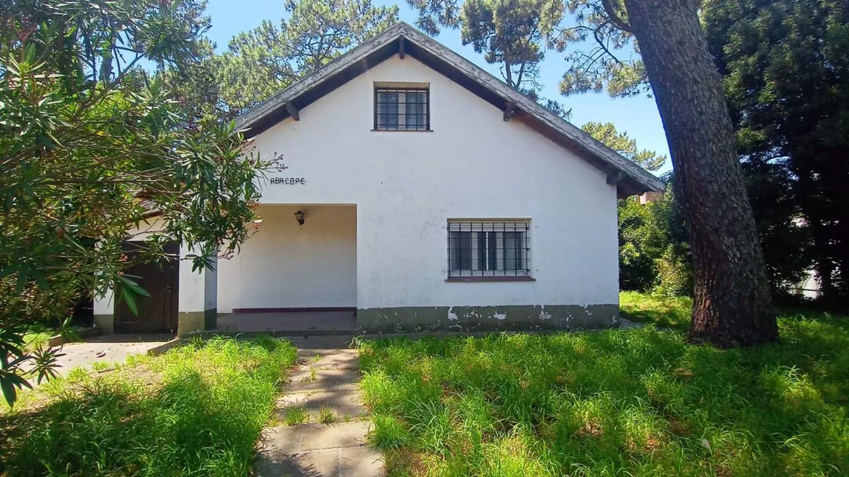CASA VENTA VILLA GESELL A REFACCIONAR foto 3