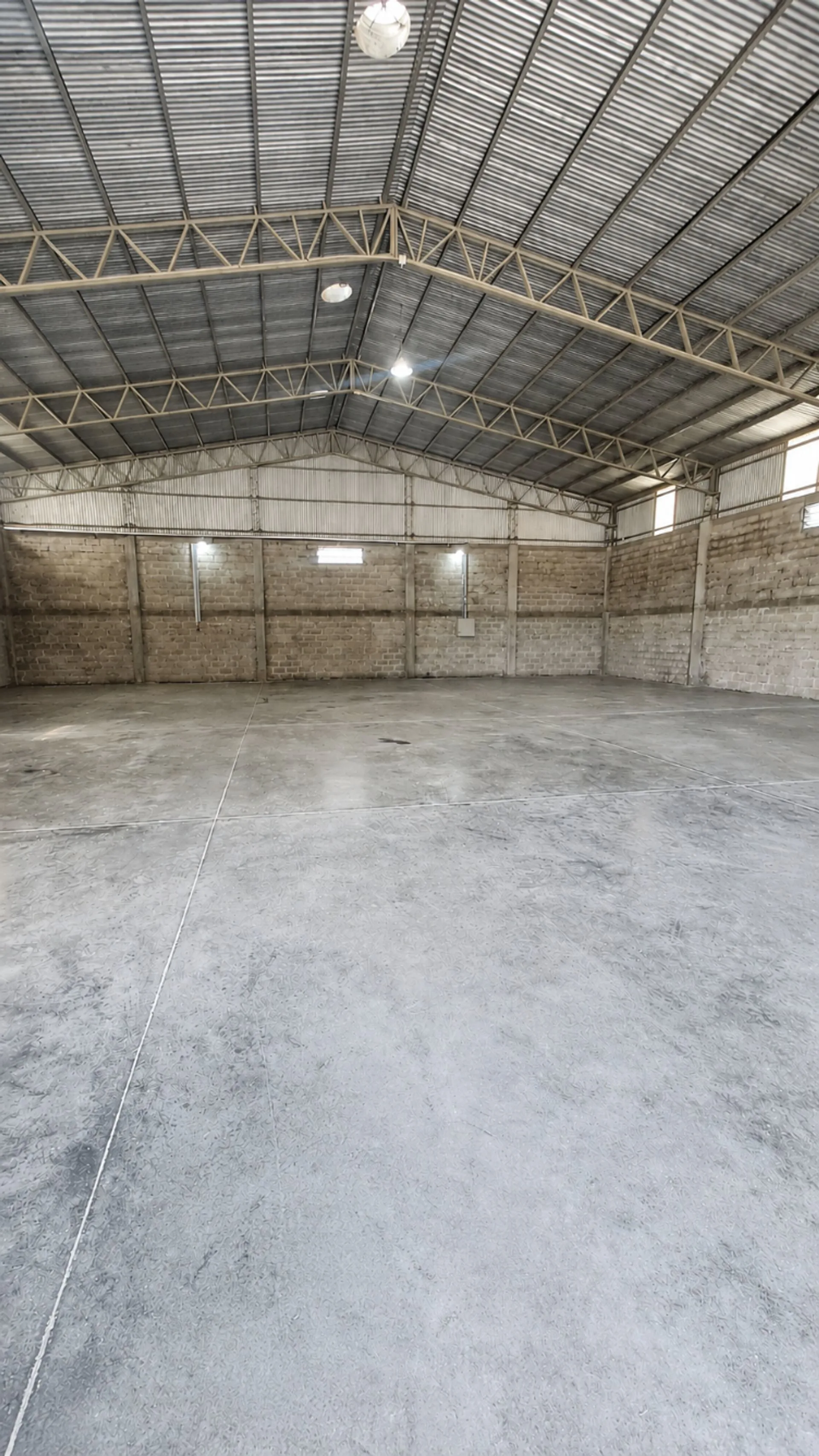 ALQUILER GALPON CON OFICINA 400M2 EN SAN RAMON foto 4