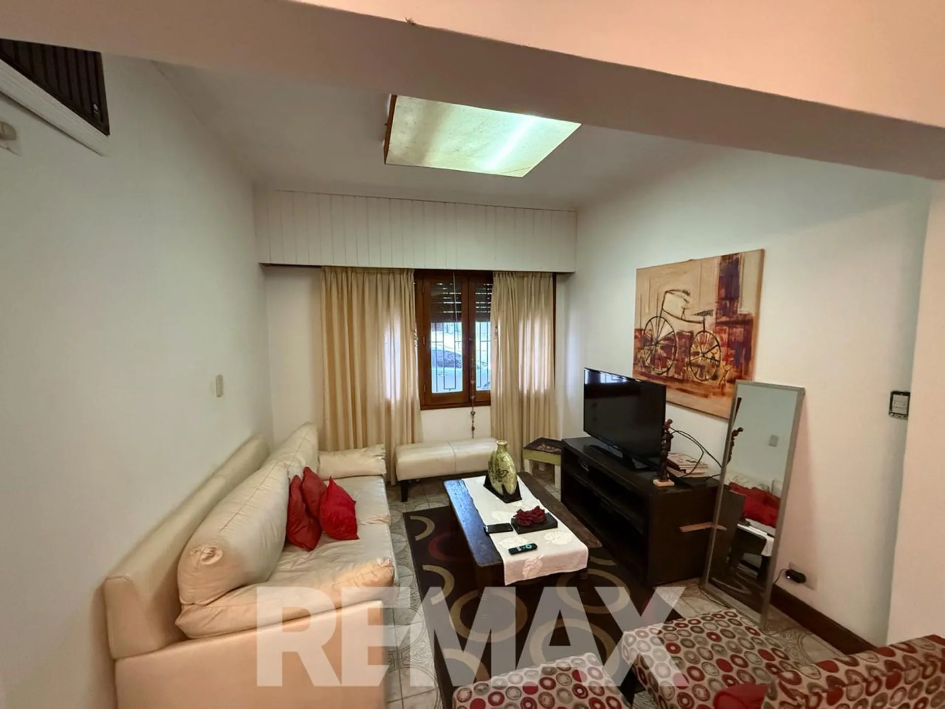 EN VENTA CASA 3 DORM EXCELENTE UBICACION foto 3