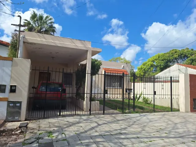 CASA 4 AMBIENTES VENTA ADROGUE CON PILETA