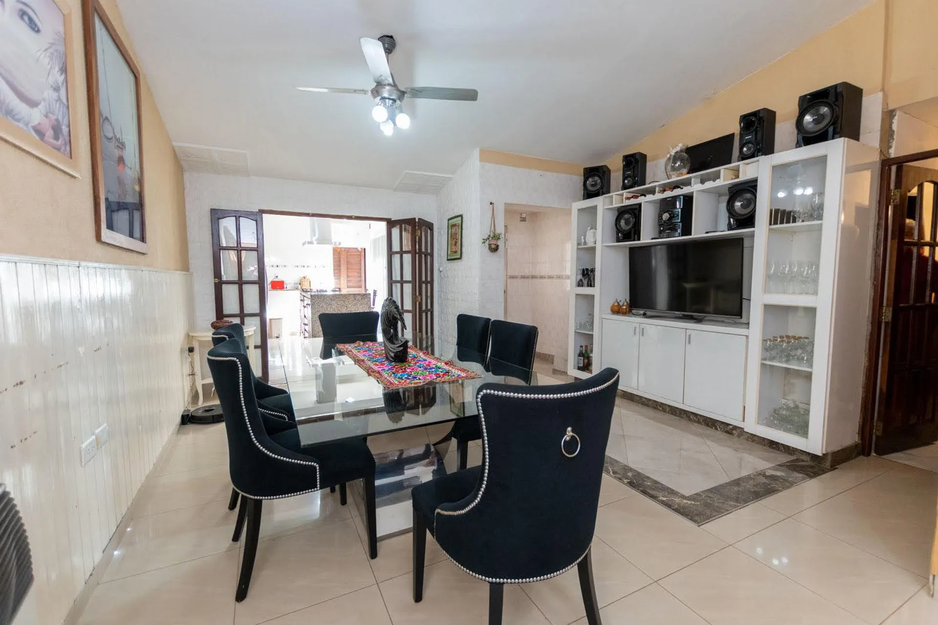 Excelente Casa a metros de Av. Blas Parera foto 5