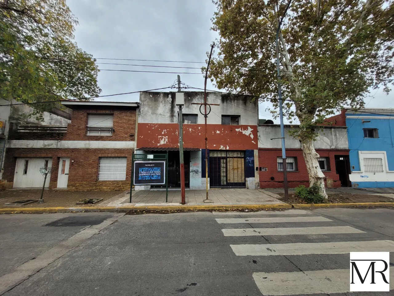 Galpon, Nave Industrial, Deposito + Dos Locales Sobre Avenida con doble Acceso, Gran Porton para camiones!!! foto 3