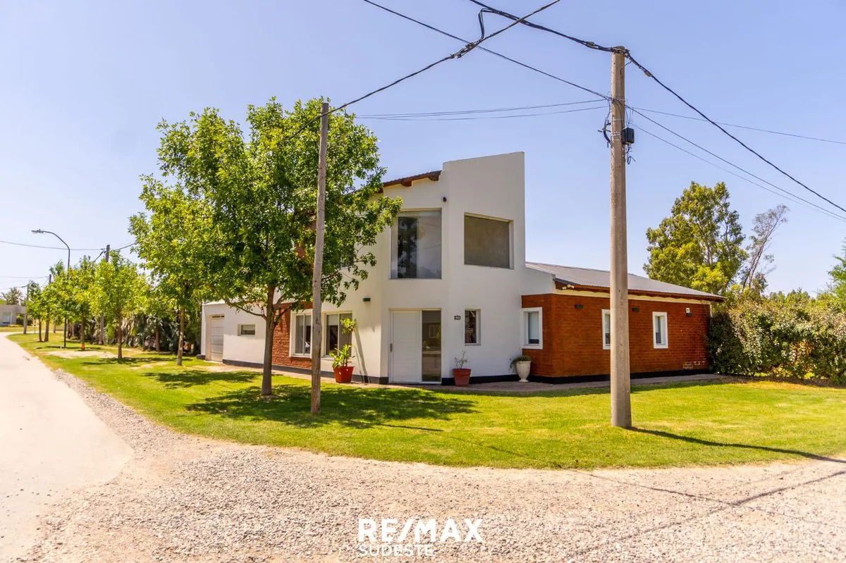 VENTA HERMOSA CASA EN BARRIO PAGO CHICO