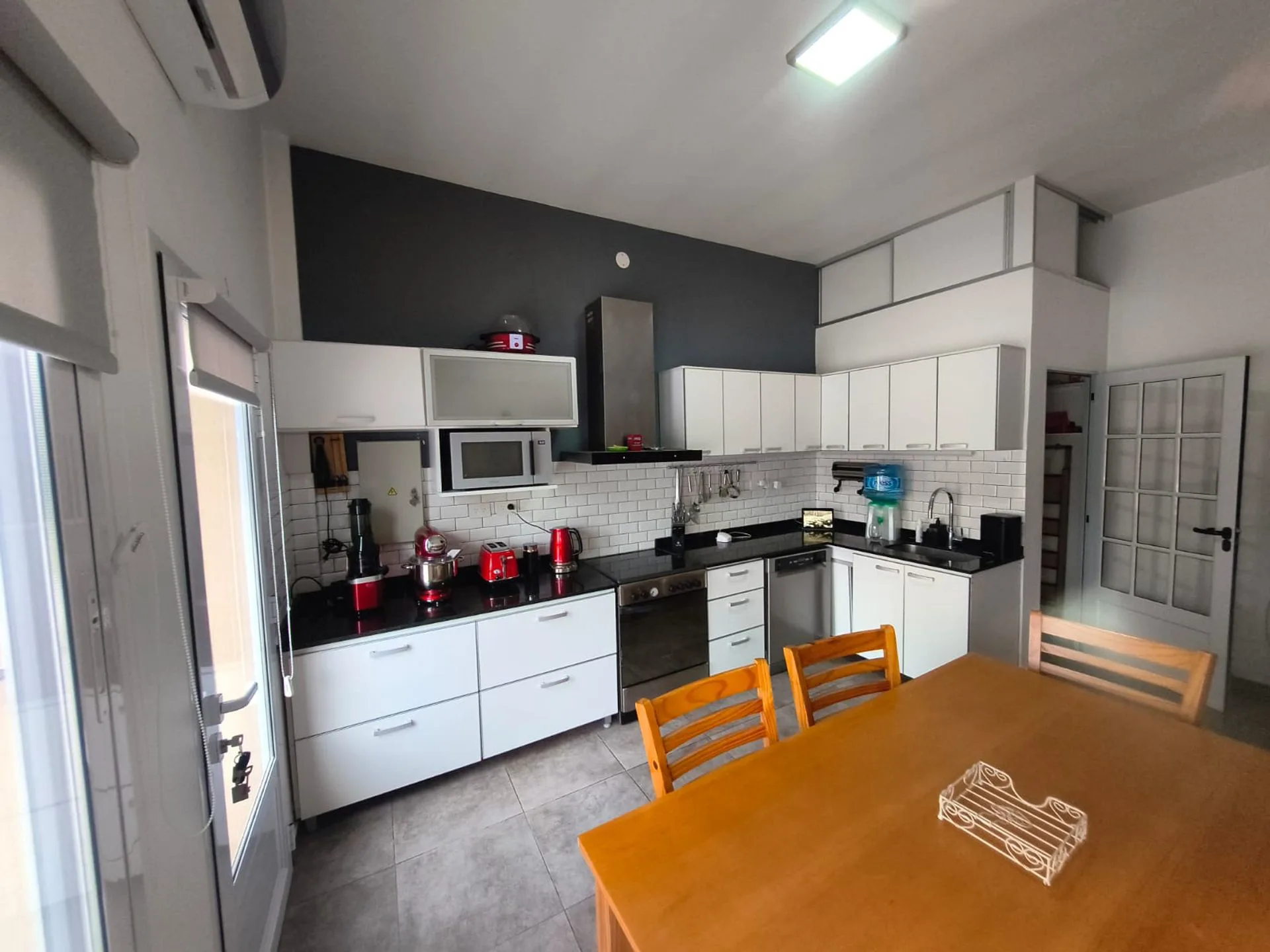 VENTA CASA 6 AMBIENTES PTE DERQUI CON PILETA foto 2