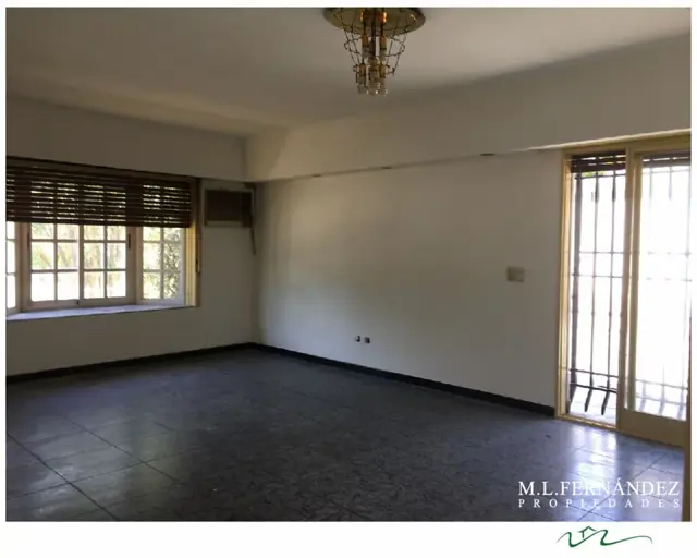 HERMOSA CASA EN CASTELAR NORTE