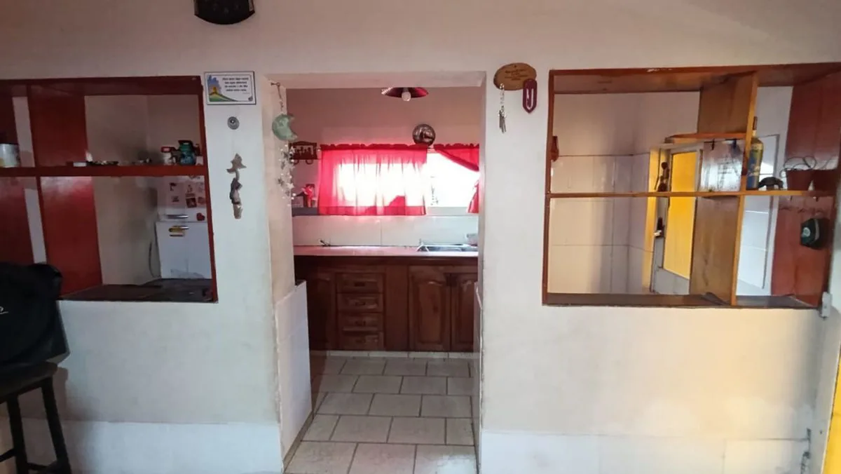 Venta Casa de 3 habitaciones + dpto. independiente foto 3