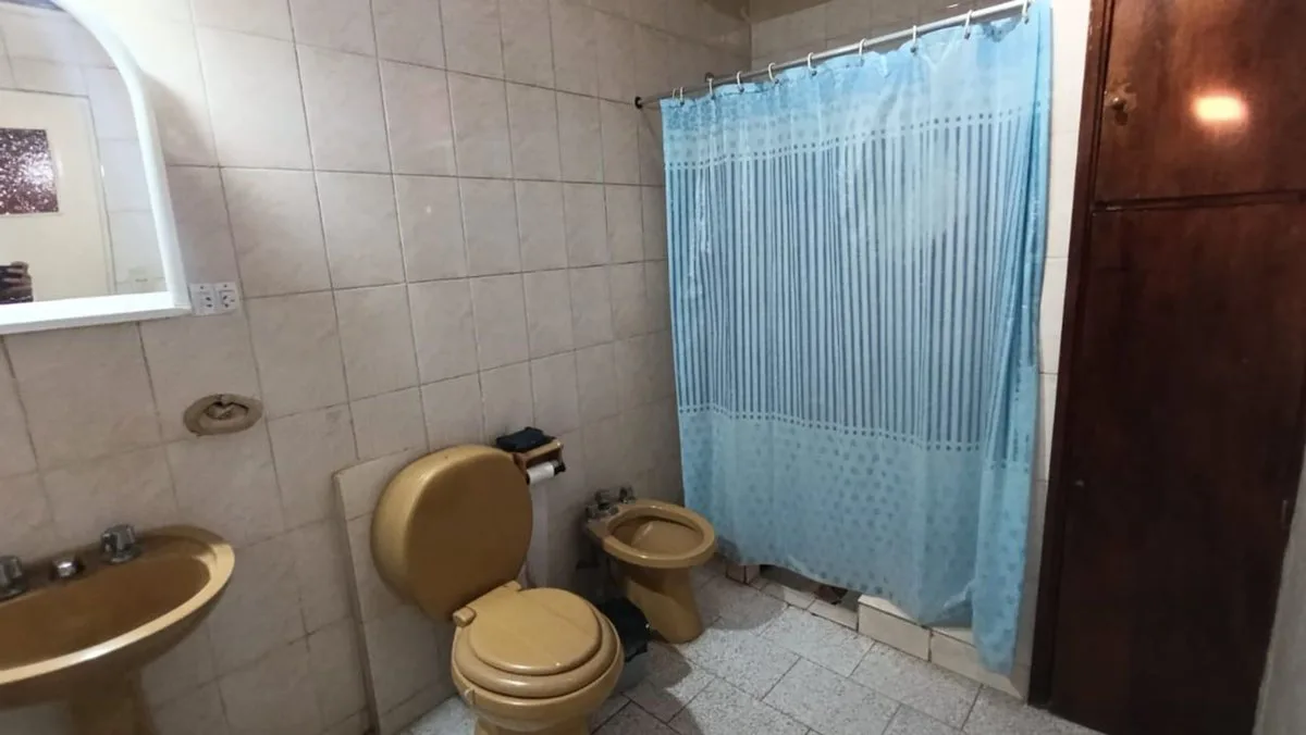 Venta Casa de 3 habitaciones + dpto. independiente foto 5