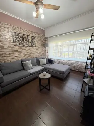 Casa 4 ambientes Villa luzuriaga foto 4