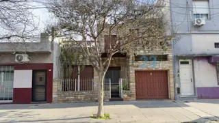 Basualdo 700 - Casa de 5 ambientes con garage en venta - Mataderos foto 3