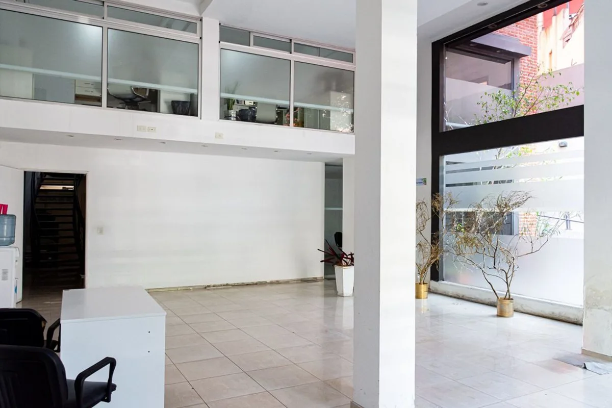 Local, con Oficinas En Venta La Plata foto 2