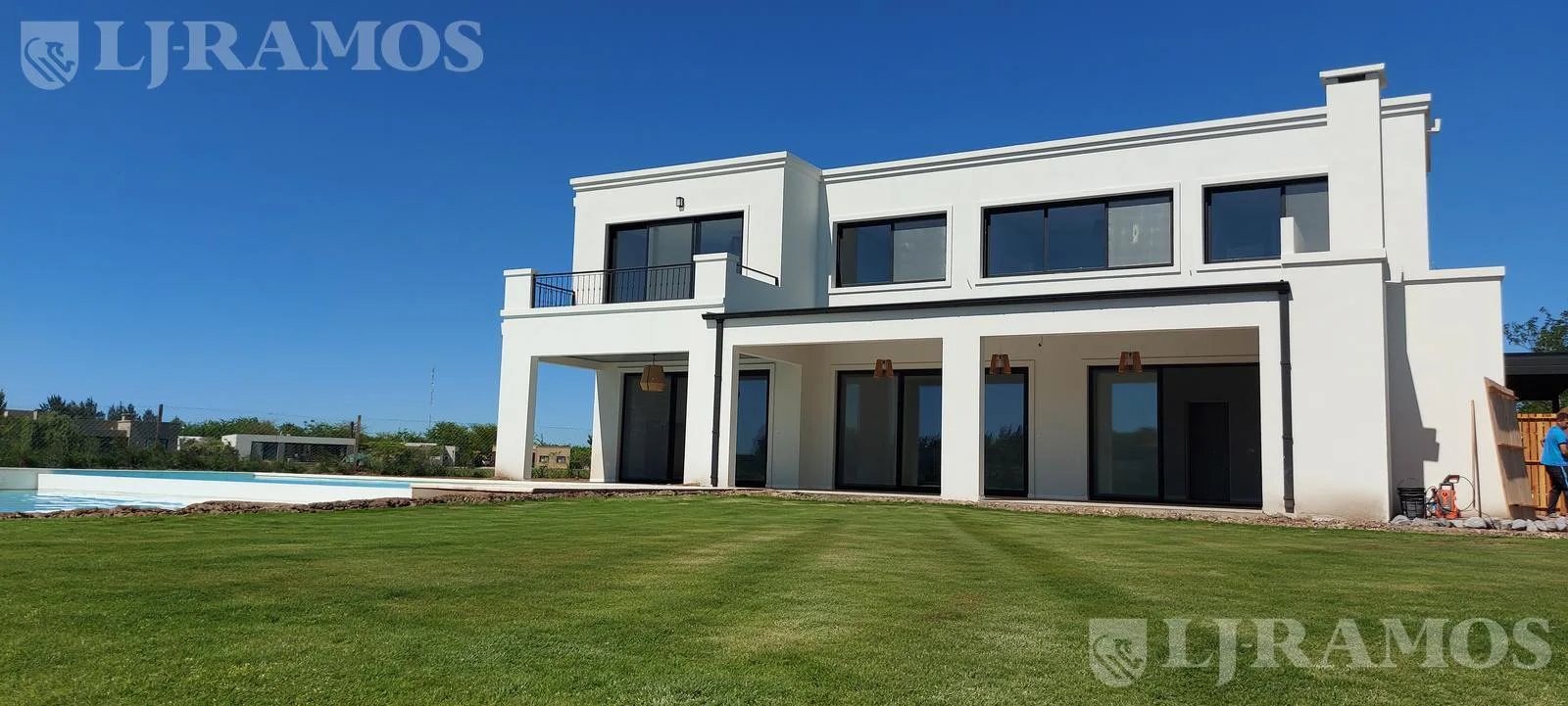 3 Dormitorios, Escritorio, Playroom y Area Servicio. Muy buen estado. foto 2