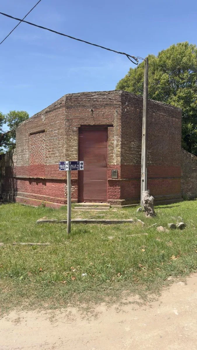 LOTE CON CONSTRUCCION A RECICLAR EN LOS PINOS, BCE