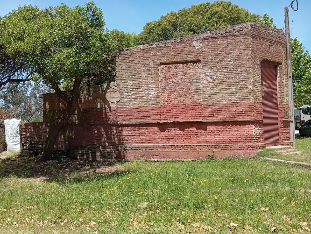 LOTE CON CONSTRUCCION A RECICLAR EN LOS PINOS, BCE foto 3