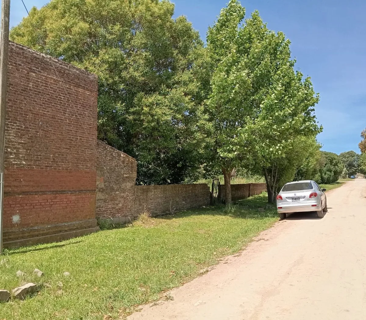 LOTE CON CONSTRUCCION A RECICLAR EN LOS PINOS, BCE foto 5