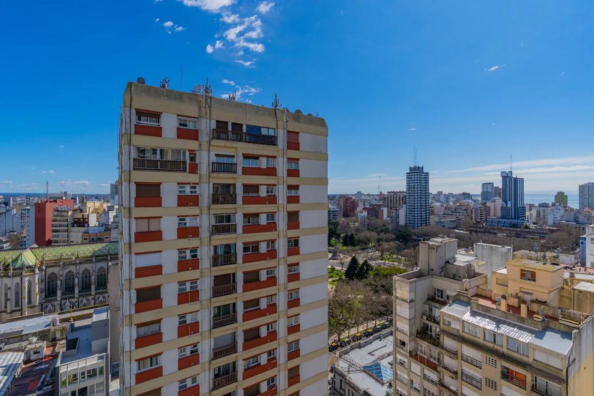 VENTA DEPARTAMENTOS 4 AMBIENTES CENTRO foto 2