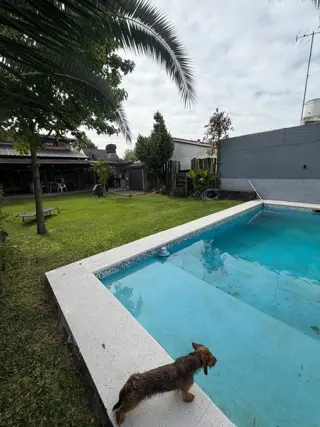 Venta Casa 4 amb Pileta y Cochera. 356m2 CASTELAR foto 1
