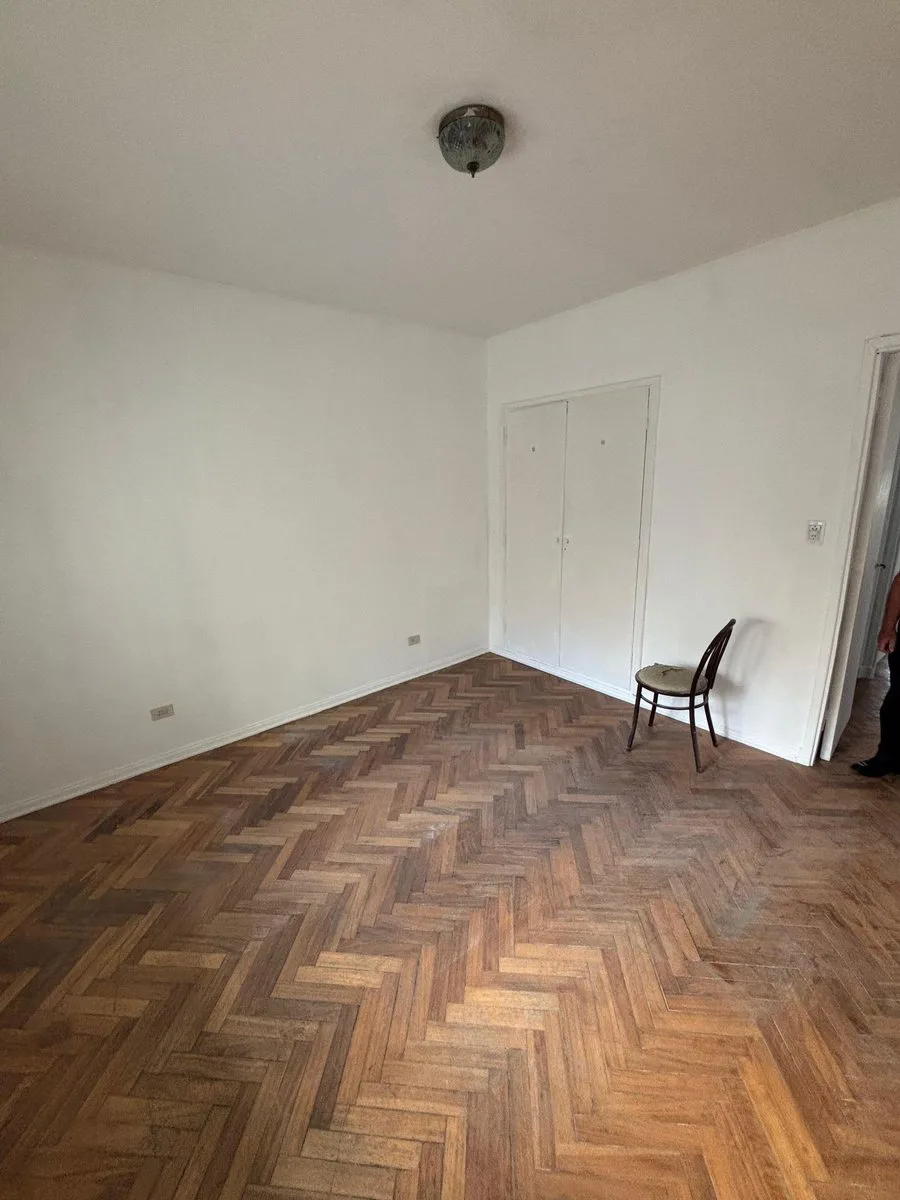 VENTA DEPTO 4AMB C/BALCON + PARILLA ZONA FLORES foto 3