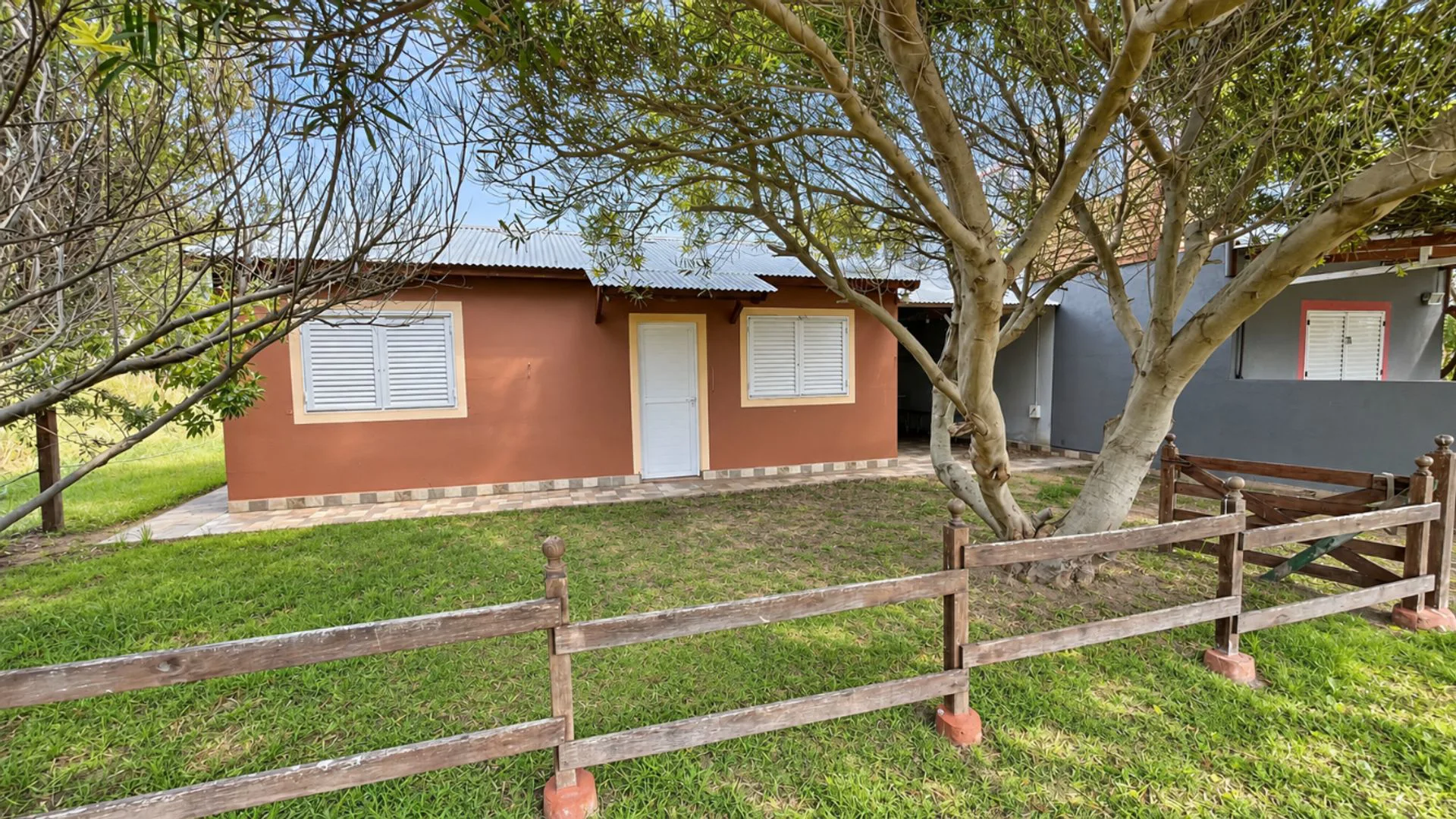 VENTA DOS CASAS EN BLOCK A METROS DEL MAR, RETA foto 2