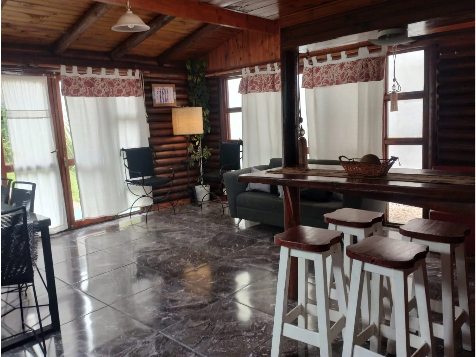 Alquiler temporario Chalet 3 ambientes en Miramar. Zona Parque Mar foto 3