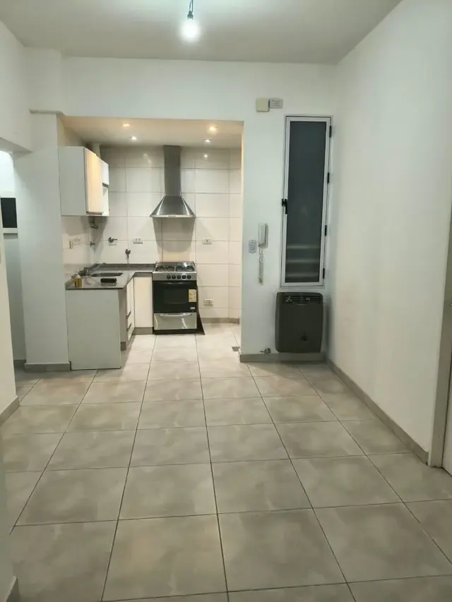 SE ALQUILA DPTO 2 AMB. AL FRENTE EN BALVANERA
