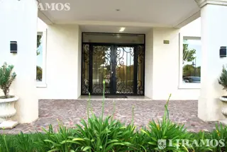 4 DORMITORIOS y ESCRITORIO. LOTE INTERNO. foto 4