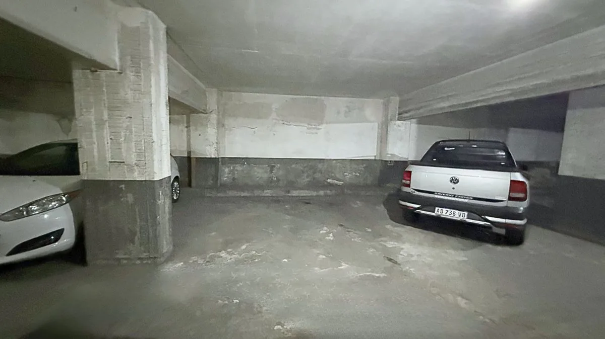 Cochera en venta en La Plata , seguridad 24 hs.