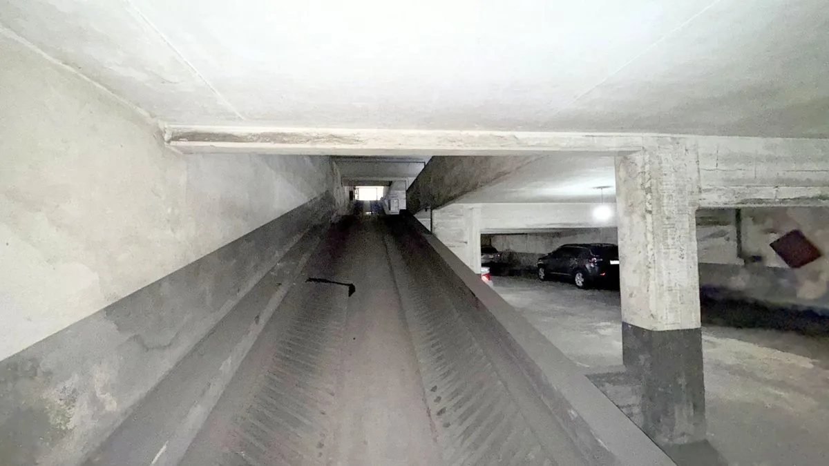 Cochera en venta en La Plata , seguridad 24 hs. foto 3