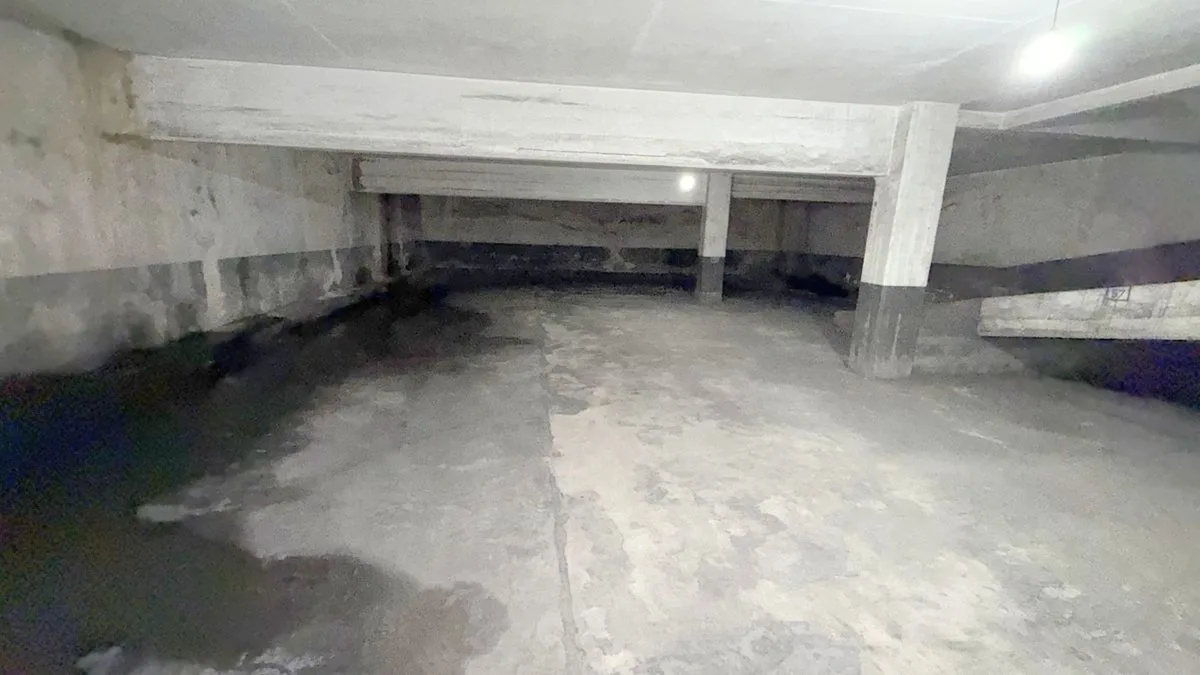 Cochera en venta en La Plata , seguridad 24 hs. foto 4