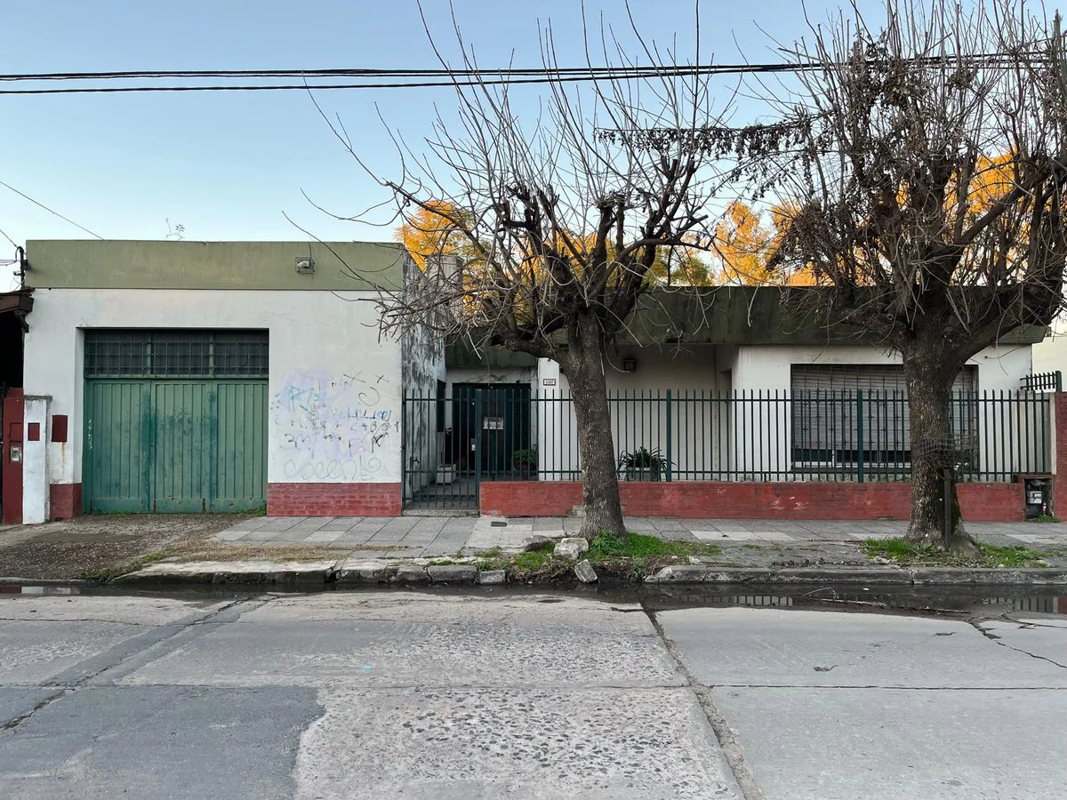 VENTA CASA 4 AMB C/PATIO Y GARAGE- SAN MIGUEL foto 2