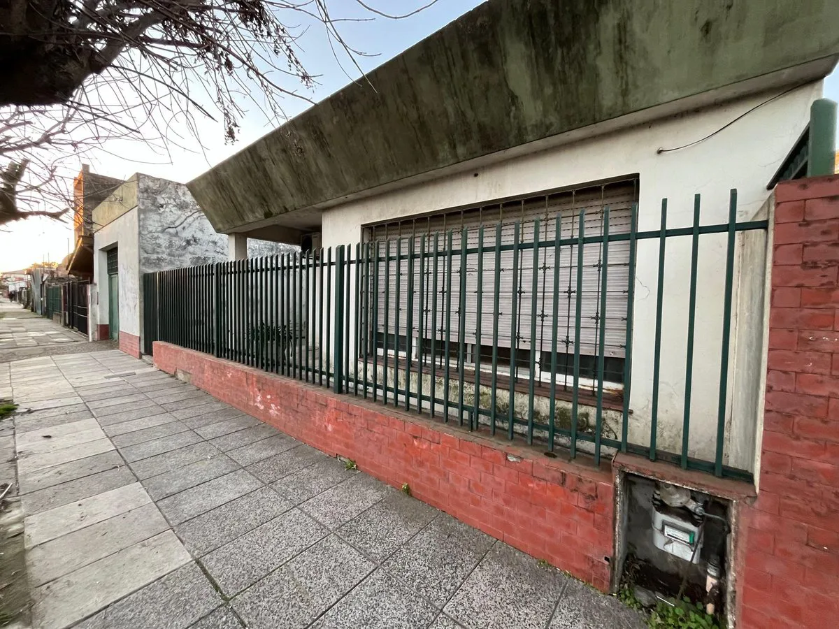 VENTA CASA 4 AMB C/PATIO Y GARAGE- SAN MIGUEL foto 4