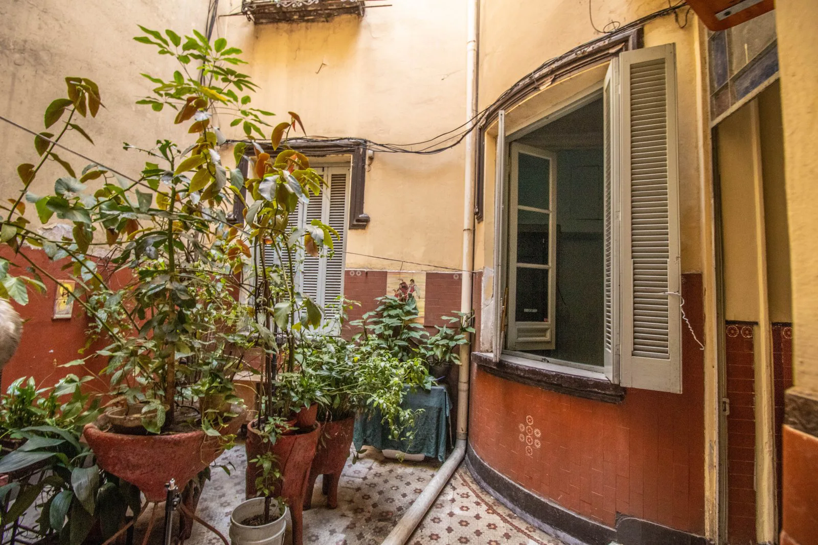 Casa de 3 Plantas con Patios y Terraza - 505m² - Congreso - Pensión/Hotel - Escuchan ofertas foto 2
