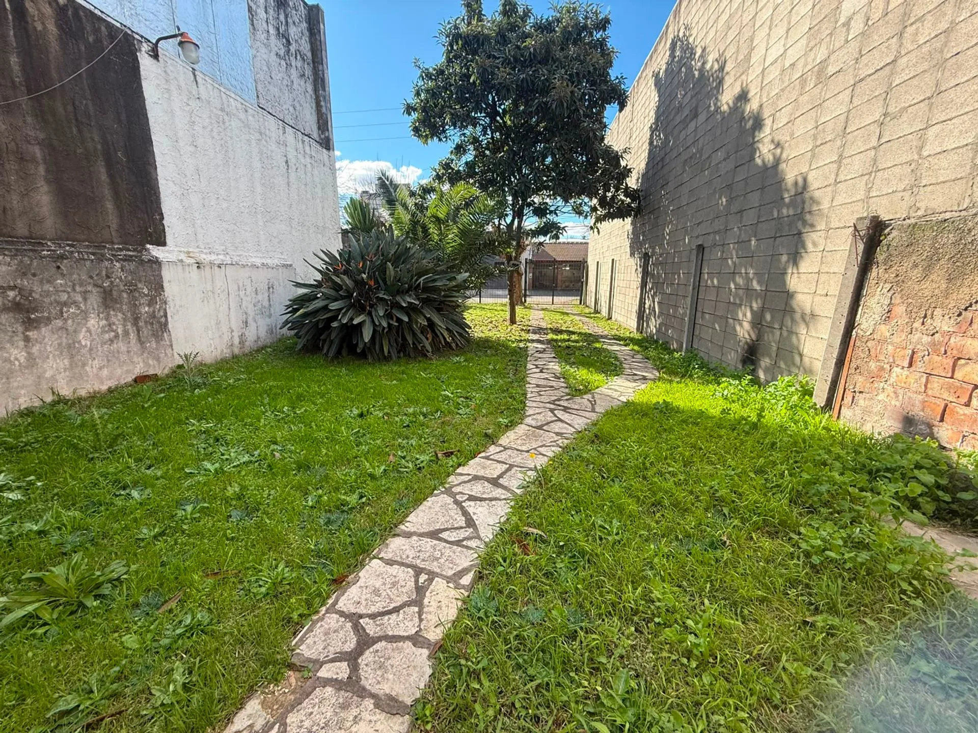 VENTA CASA 3 AMBIENTES, CASTELAR, LOTE PARA GALPON foto 3