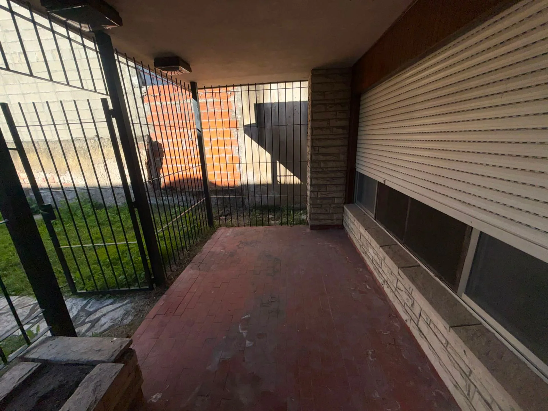 VENTA CASA 3 AMBIENTES, CASTELAR, LOTE PARA GALPON foto 4