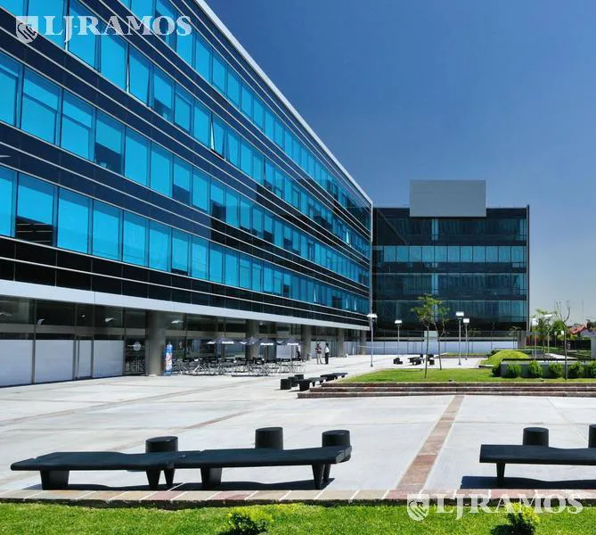 Alquiler de oficina de 2700 m2 en Olivos foto 2