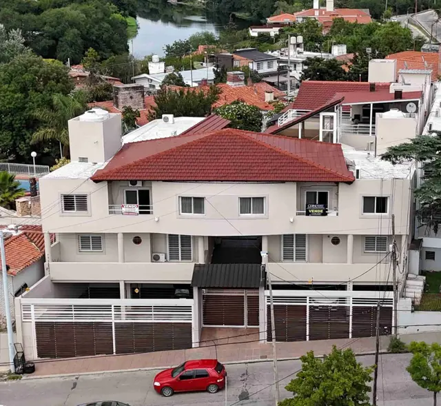 MUY LINDO DEPARTAMENTO de 2 dormitorios, EN VILLA CARLOS PAZ, ALQUILER PERMANENTE A 2 AÑOS, EN COMPLEJO CON PILETA, QUINCHO ASADOR, Gas Natural. Calef