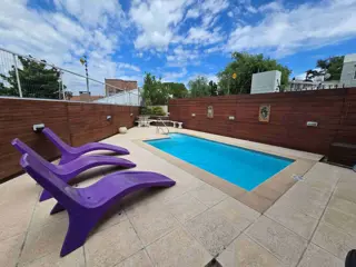 MUY LINDO DEPARTAMENTO de 2 dormitorios, EN VILLA CARLOS PAZ, ALQUILER PERMANENTE A 2 AÑOS, EN COMPLEJO CON PILETA, QUINCHO ASADOR, Gas Natural. Calef foto 3